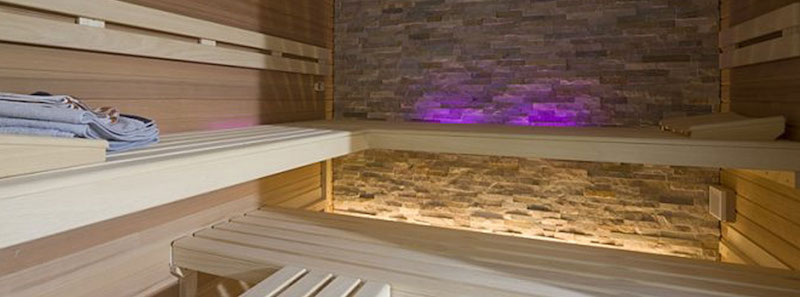 Innenraum einer Sauna von Swim & Sweat Schwimmbad- und Saunatechnik